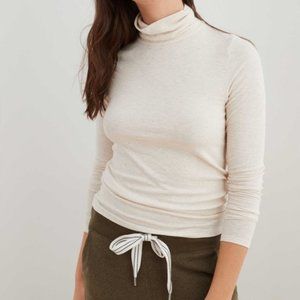 NWT AERIE LONG SLEEVE RIBBED TURTLENECK - Heather Frost